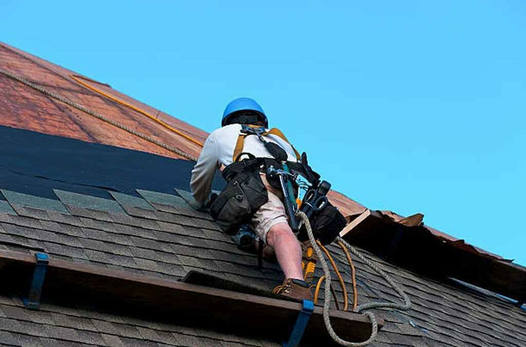 Bradenton roofing contractor with hard helmet and harness